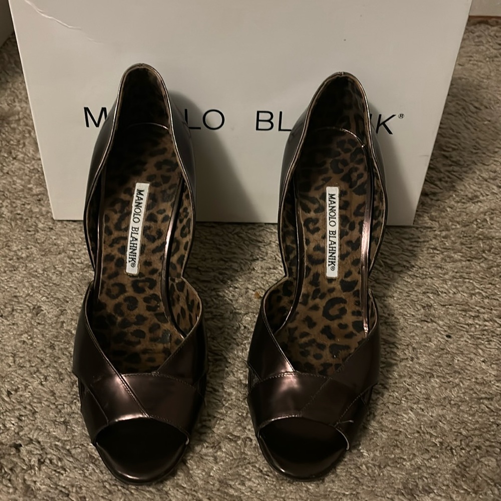 🎉Host Pick 🎉 Manolo Blahnik Kava Bronze D’Orsay Pumps